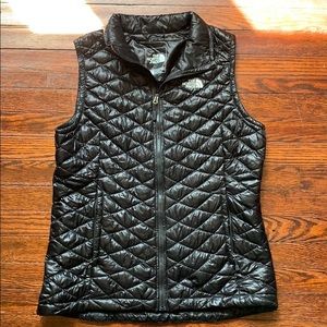 Black north face vest